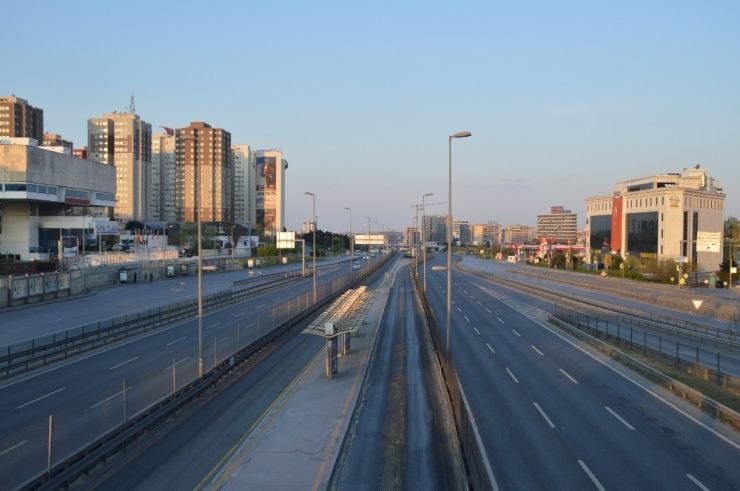 Sokağa Çıkma Kısıtlamasının Son Gününde İstanbul’da Sessizlik Hakim
