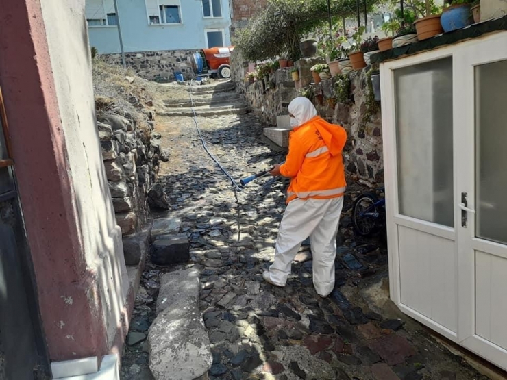 Ayvalık’ta Dezenfeksiyon Çalışmaları Aralıksız Sürüyor