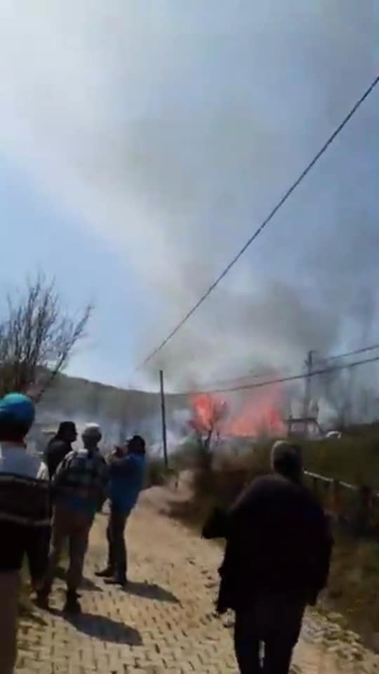 2 Katlı Ahşap Ev Küle Döndü