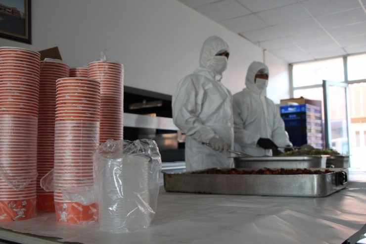 Bingöl’de Fedakar Sağlıkçılara İftar Hizmeti