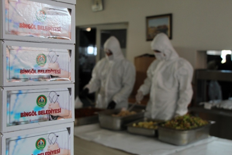 Bingöl’de Fedakar Sağlıkçılara İftar Hizmeti