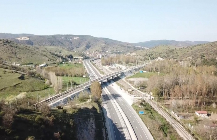 Binlerce Aracın Geçtiği Bağlantı Yolu Sessizliğe Büründü
