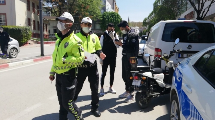 Bursa’da Sokağa Çıkanlar Ceza Yemeye Devam Ediyor