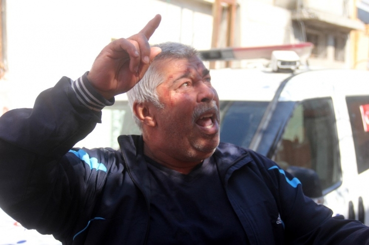 Sokağa Çıkma Kısıtlamasında Akrabasını Bıçakladı