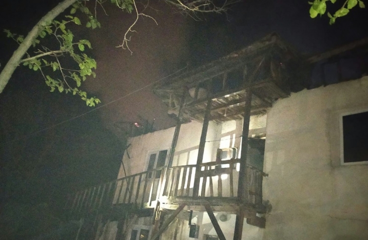 Çorum’da Sobadan Çıkan Kıvılcım Evi Yaktı
