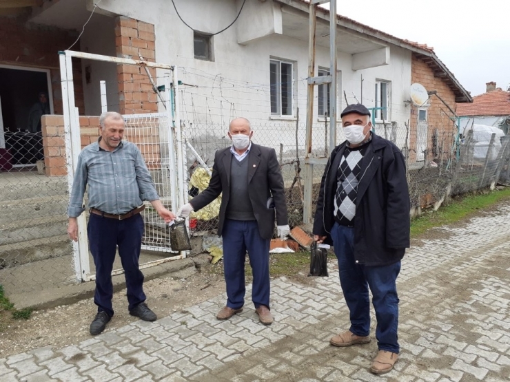 Muhtardan Köylülere Ücretsiz Dezenfektan Seti