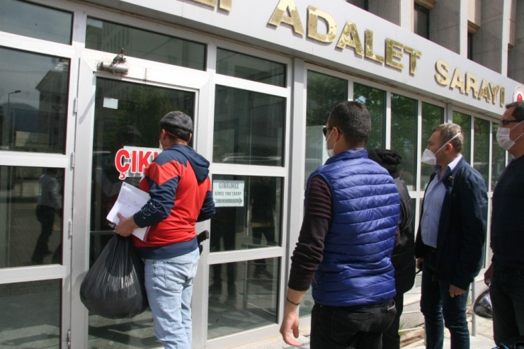 Oğlunu Çekiçle Öldürüp Yakmaya Çalışan Baba Adliyeye Sevk Edildi