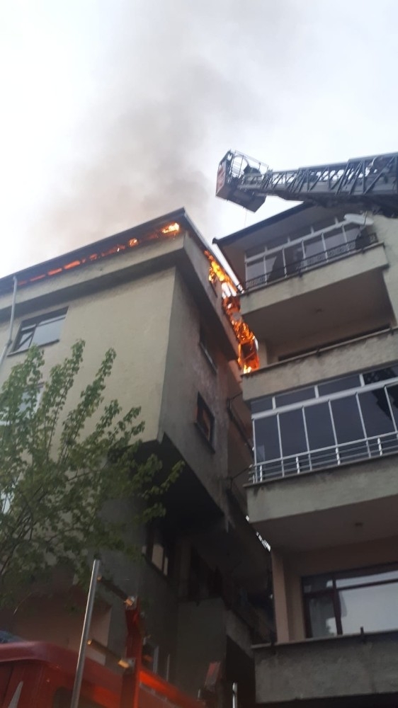 Devrek’teki Ev Yangını Cep Telefonuna Böyle Yansıdı