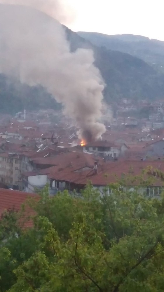 Devrek’teki Ev Yangını Cep Telefonuna Böyle Yansıdı