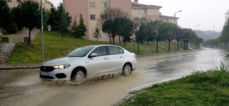 10 Dakikalık Yağmur Hayatı Felç Etti