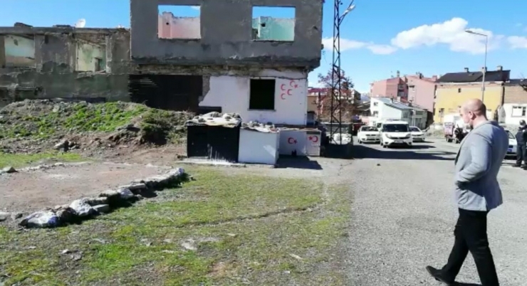 Sokağa Çıkma Kısıtlamasını Hiçe Sayıp, Güvercinler İçin Kavga Ettiler