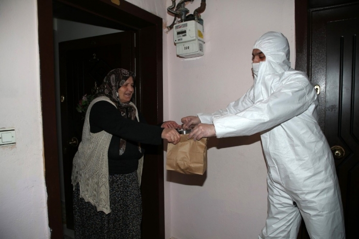 Gölbaşı Belediyesi, İhtiyaç Sahiplerine İftar Menülerini Ulaştırdı