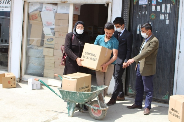 Şemdinli Belediyesinden İhtiyaç Sahiplerine Yardım