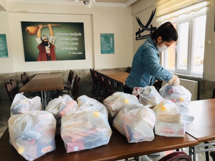 Hayırseverlerin Desteğiyle Hazırlanan Yardım Paketleri İhtiyaç Sahibi 1000 Aileye Dağıtıldı