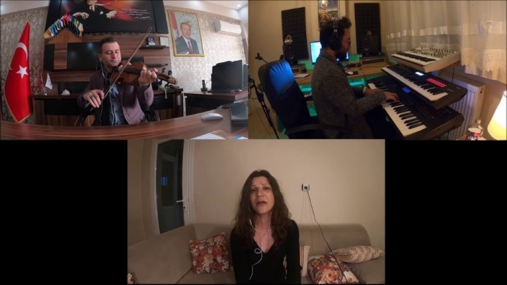 Iğdırlı Öğretmenler ‘Al Elması’ Türküsüyle Moral Verdi