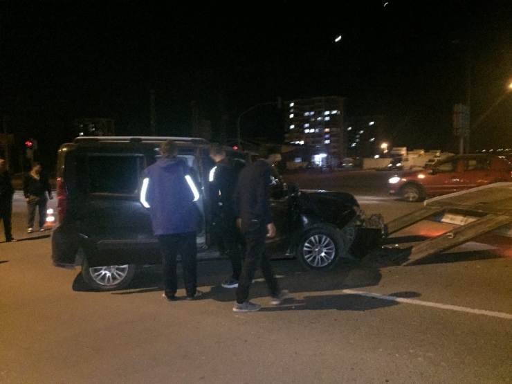 Hasta Taşıyan Ambulans Kazada Yan Yattı