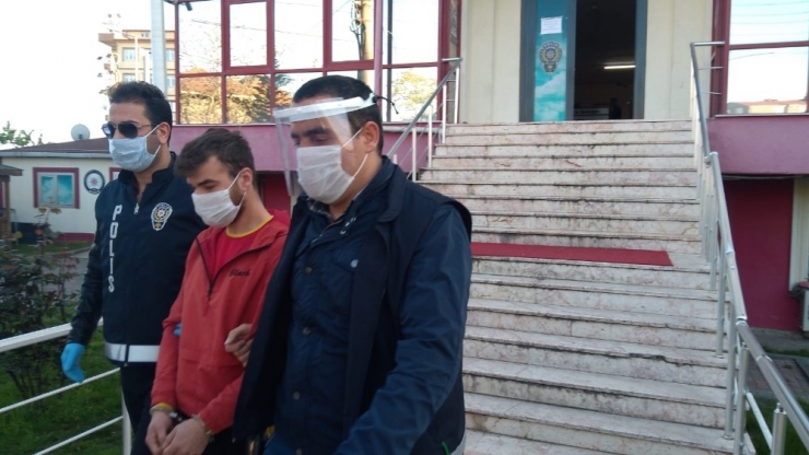 İstiklal Marşı’nı Okurken Vatandaşı Yaralayan Maganda Gözaltına Alındı