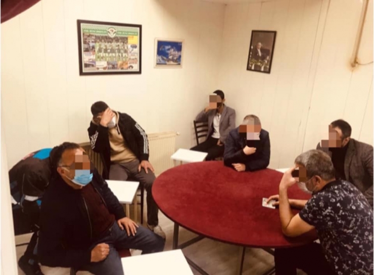 İş Yerinde Maskesiz Oyun Oynayan 15 Kişiye Para Cezası