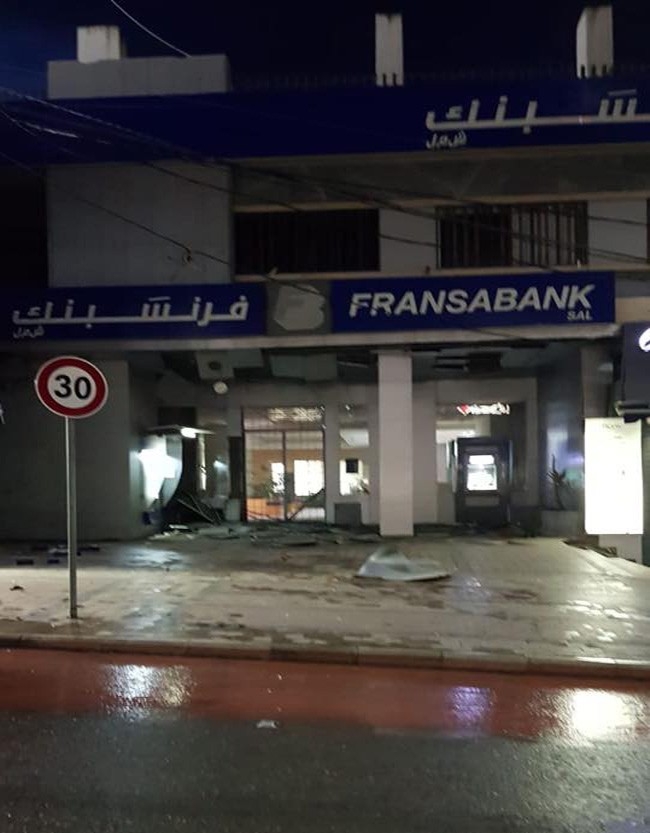 Lübnan’da Bankaya Bombalı Saldırı