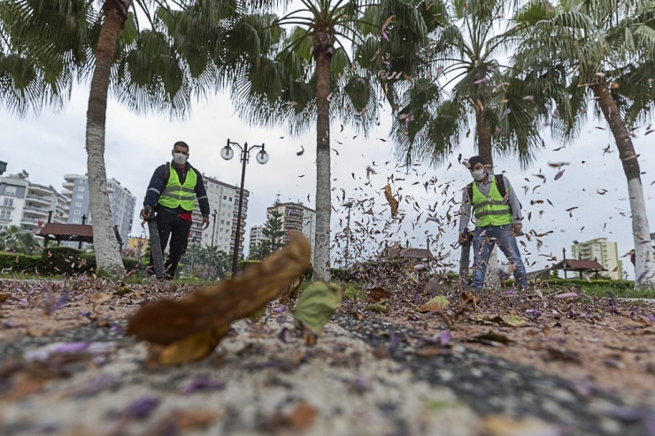 Mersin’de Belediye Ekipleri Yasak Sürecinde De Çalıştı