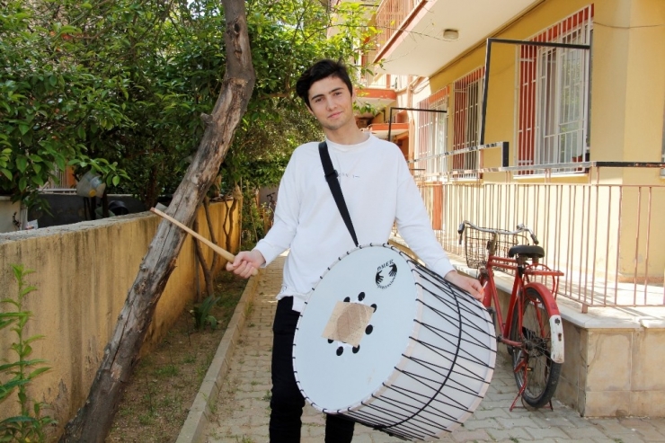 Yeteneğini Konuşturan Fenomen Davulcuya Demet Akalın’dan İş Teklifi