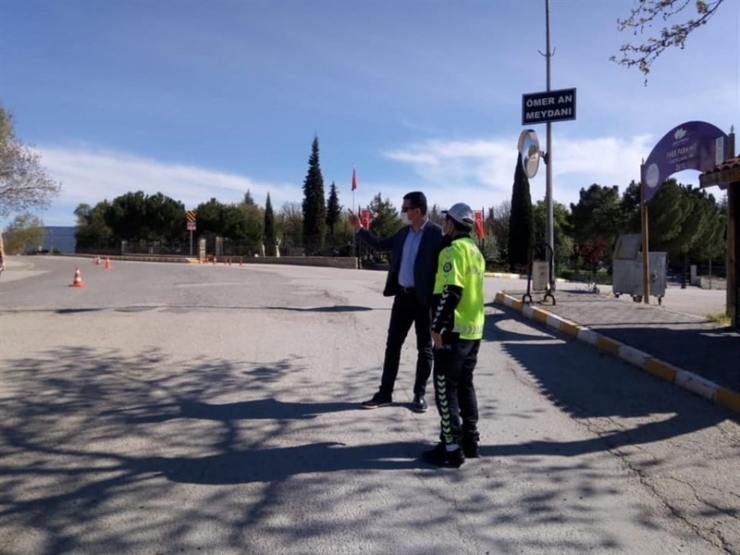 Kaymakam Ürkmezer Giriş Ve Çıkışları Kısıtlanan Köyleri Denetledi