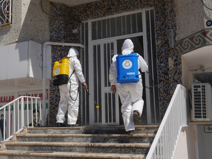 Haliliye’de Bina Girişleri Dezenfekte Ediliyor