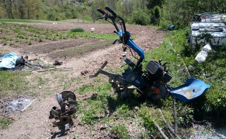 Tarla Sürerken Patpat Makinesi Hastanelik Etti