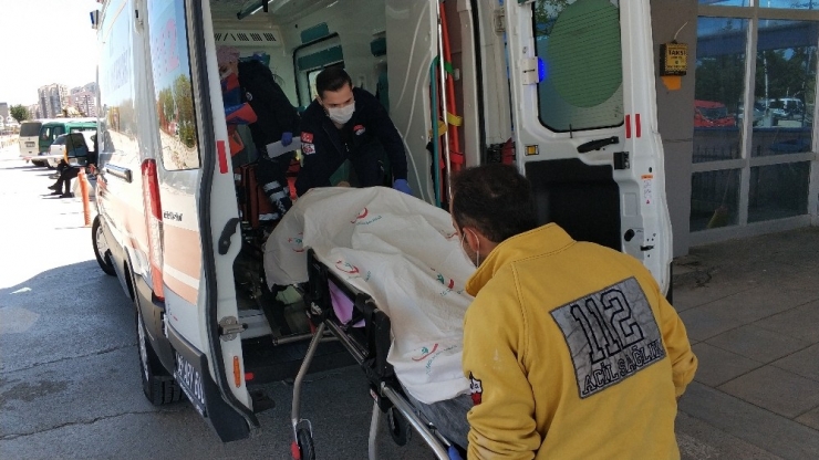 Tarla Sürerken Patpat Makinesi Hastanelik Etti