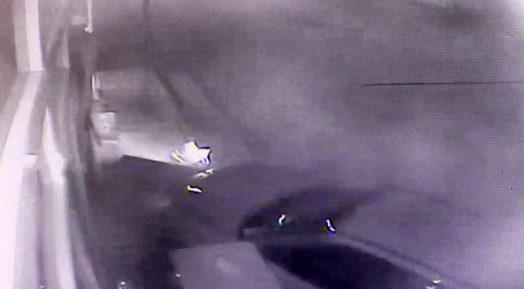 Otomobil Markete Daldı, O Anlar Güvenlik Kamerasına Yansıdı