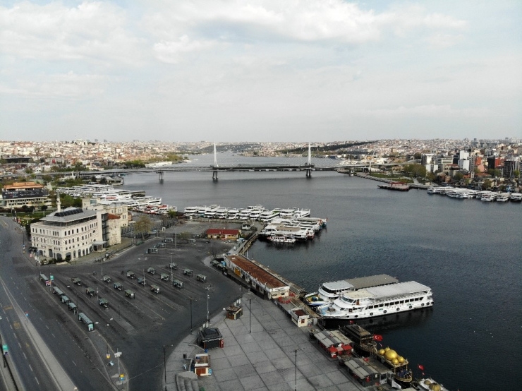 Eminönü Meydanı’nda Sessizlik Hakim