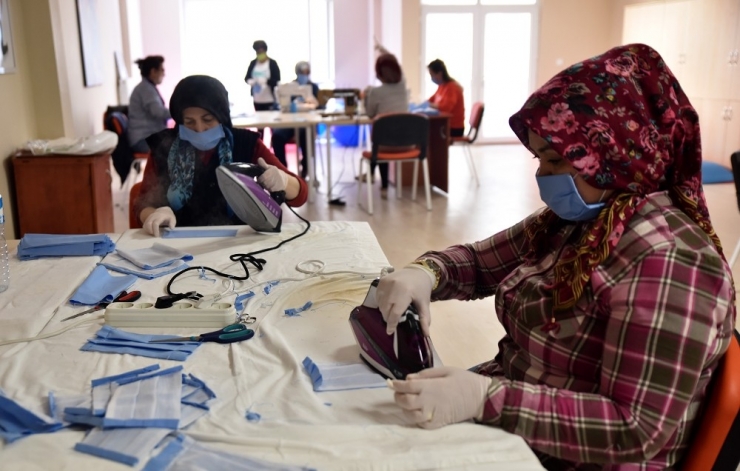 Belde Evleri Kursiyerlerinden 7 Bin Maske