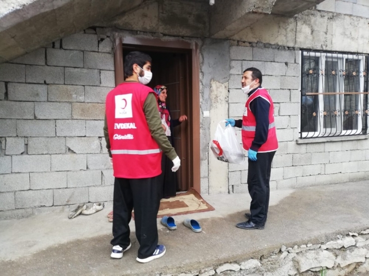 Kızılaydan 350 Aileye İftar Yemeği