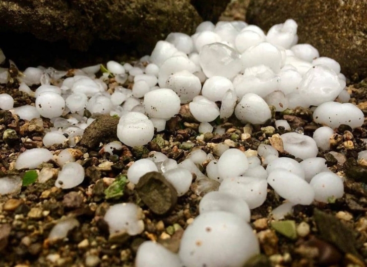 Uludere’de Ceviz Büyüklüğünde Dolu Yağdı