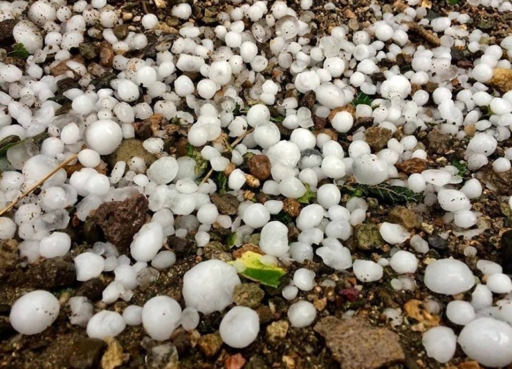 Uludere’de Ceviz Büyüklüğünde Dolu Yağdı