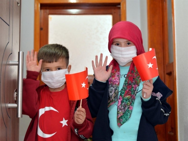 Vefa Sosyal Destek Grubu Çalışanlarının Çocuklarına Validen Hediye