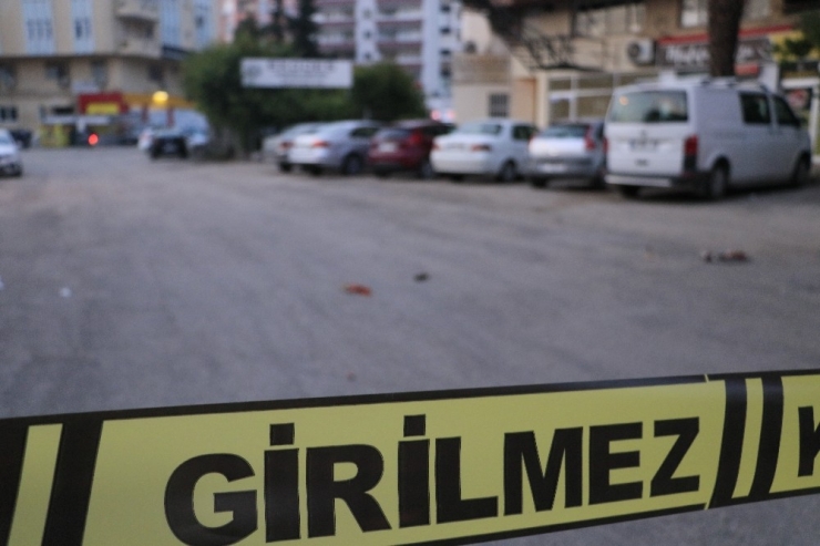 İftar Yemeğini Evine Götüren Genç Silahlı Saldırıya Uğradı