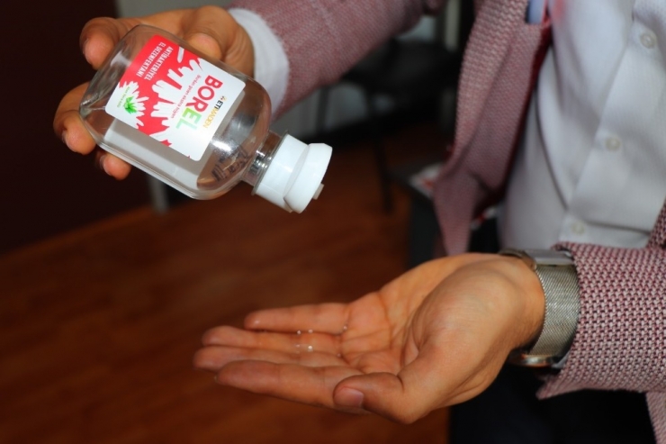 Adapazarı Belediyesinden Basın Mensuplarına Dezenfektan