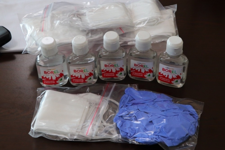 Adapazarı Belediyesinden Basın Mensuplarına Dezenfektan