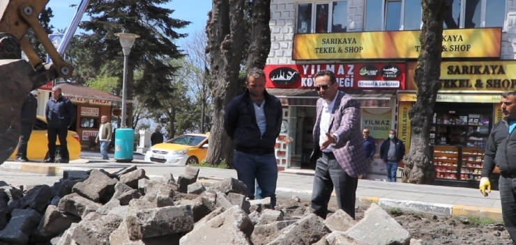 Akçakoca’nın Meydana Sil Baştan Yenileniyor