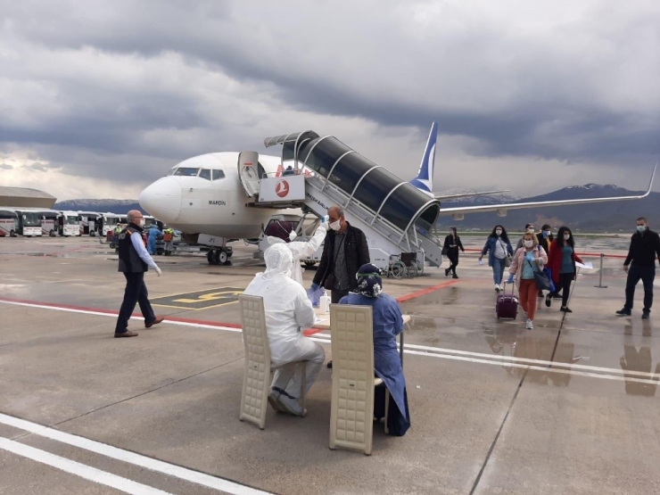 Almanya Ve Rusya’dan 360 Türk Vatandaşı Getirildi