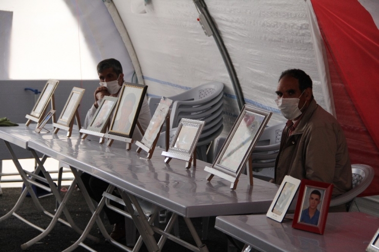 Hdp Önündeki Aileler 4 Günlük Aranın Ardından Tekrar Eylemde