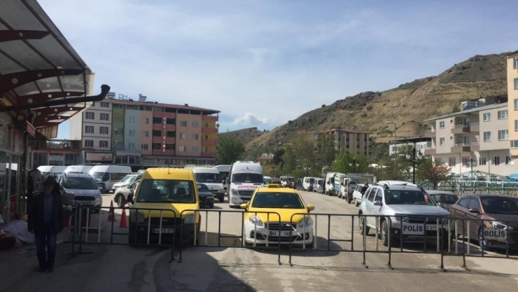 Polislerden Sosyal Mesafe Uyarısı