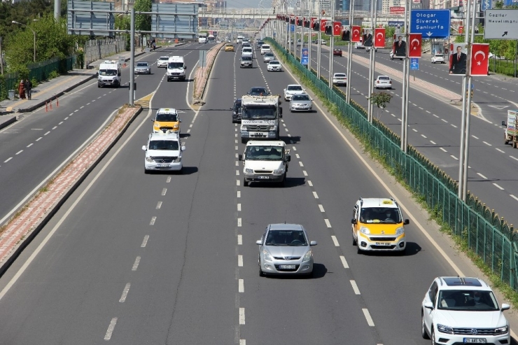Diyarbakır’da Kısıtlama Sonrası Vatandaşlar Sokağa Akın Etti