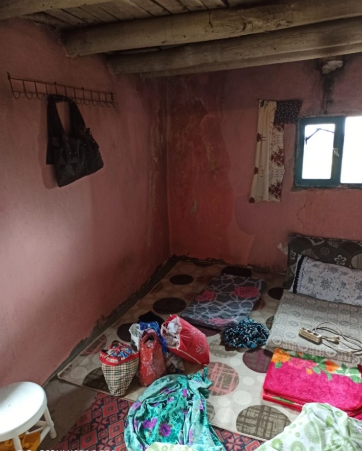 Mehmetçik İhtiyaç Sahibi Kadının Yardımına Koştu