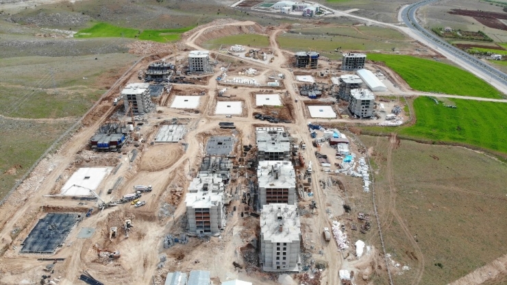 Elazığ’da Deprem Konutları Hızla Yükseliyor, Bazılarının Kaba İnşaatı Bitti