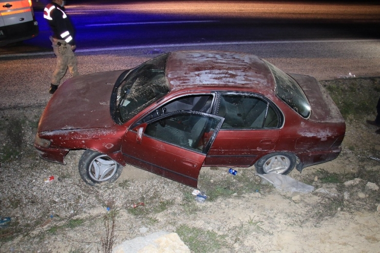Elazığ’da Otomobil Şarampole Uçtu: 3 Yaralı