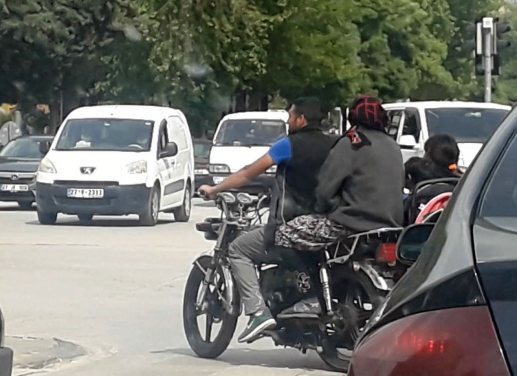 Kasksız, Tedbirsiz Aile Boyu Yolculuk