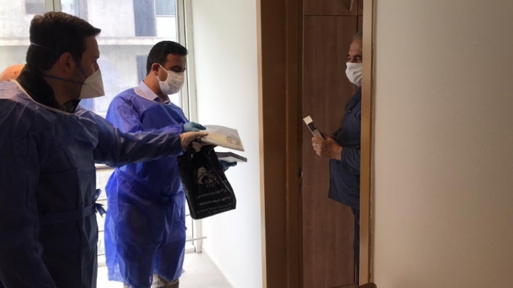 İl Müftülüğü’nden Gözetim Altında Tutulan Vatandaşlara Kur’an-ı Kerim Hediye Verildi