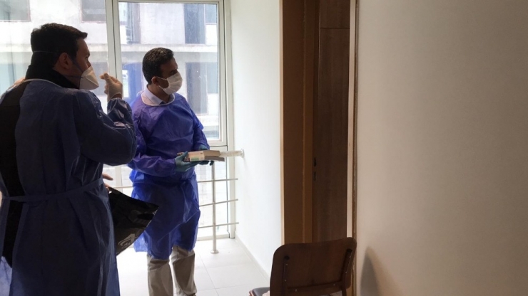 İl Müftülüğü’nden Gözetim Altında Tutulan Vatandaşlara Kur’an-ı Kerim Hediye Verildi